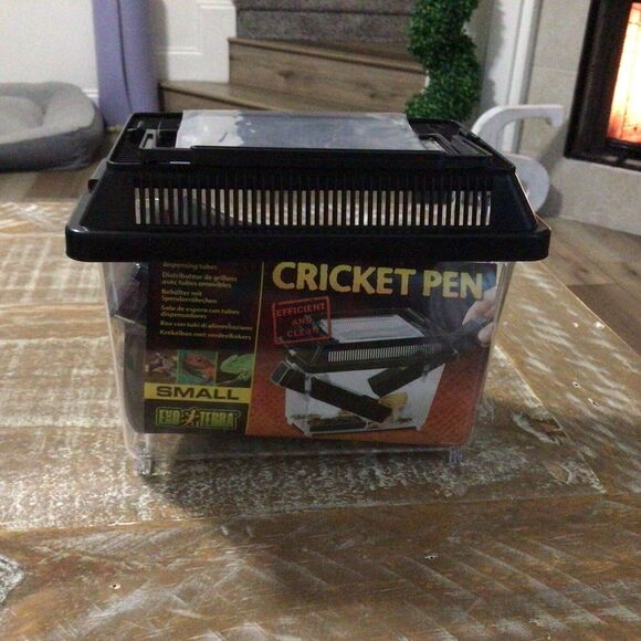 Exo Terra Small Cricket Pen Keeper. Easily Keep Crickets And Feed Your Animals!‎ - Picture 1 of 2